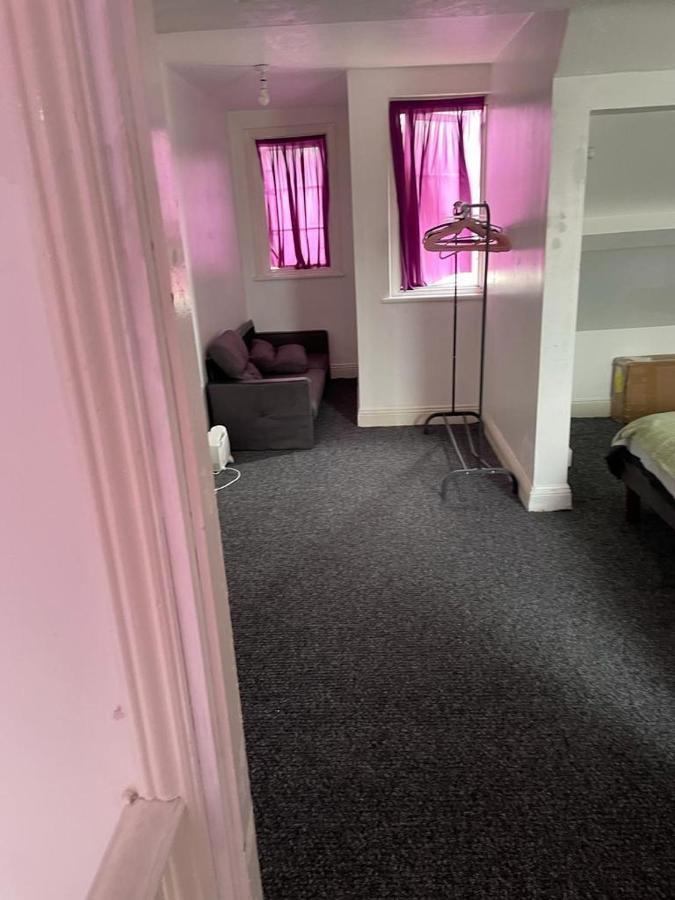 One Room To Stay With Fantastic Host London Exterior foto